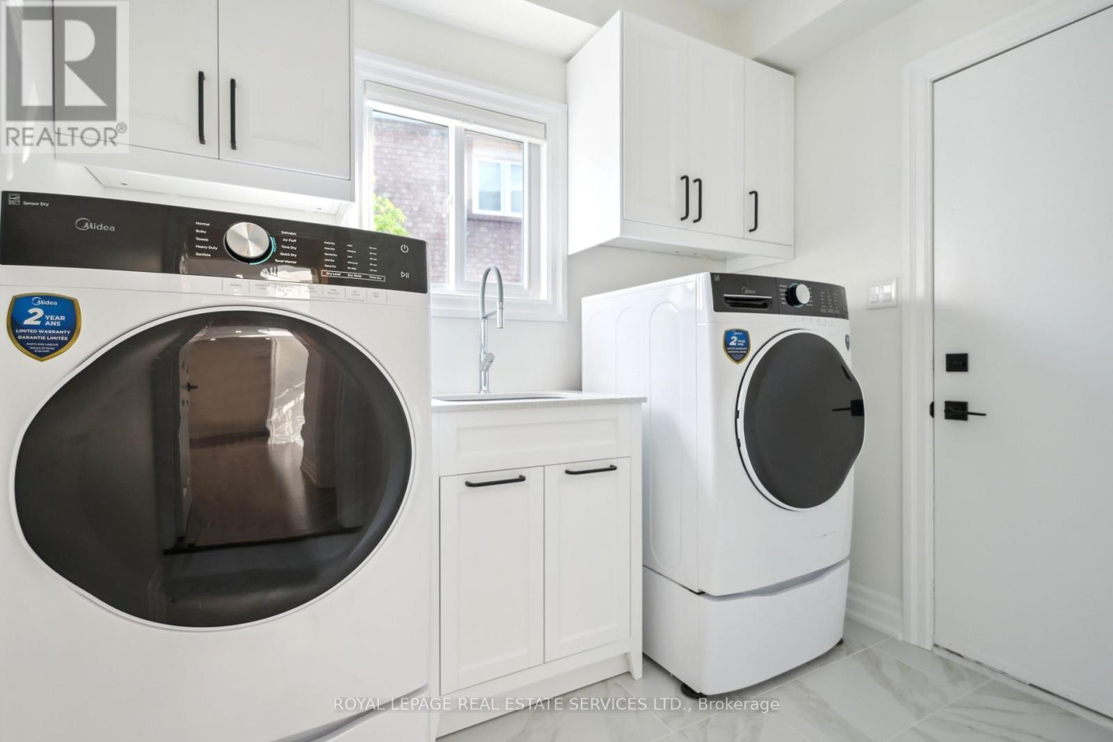 












1291 SADDLER CIRCLE

,
Oakville,




Ontario
L6M2X7

