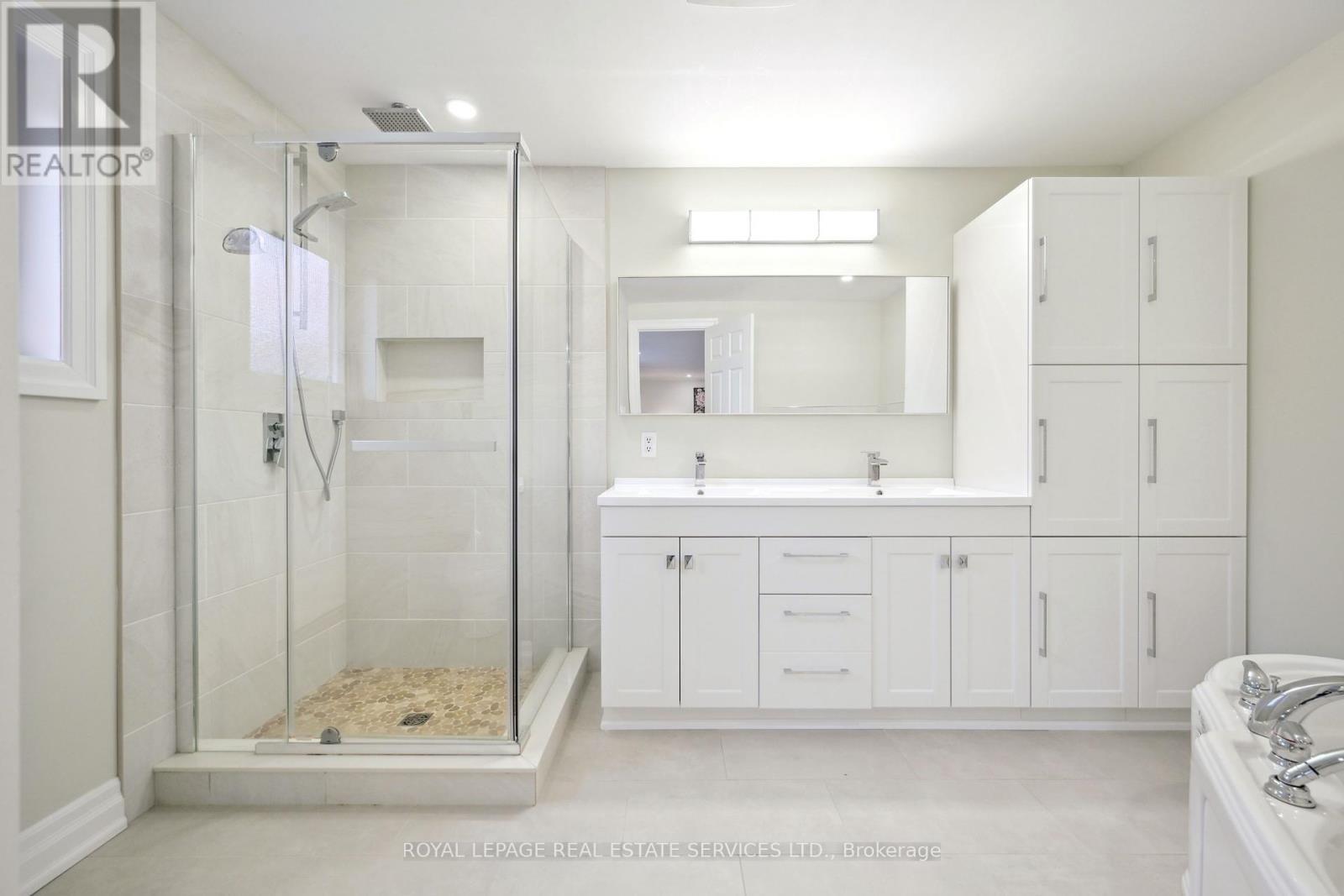 












1291 SADDLER CIRCLE

,
Oakville,




Ontario
L6M2X7

