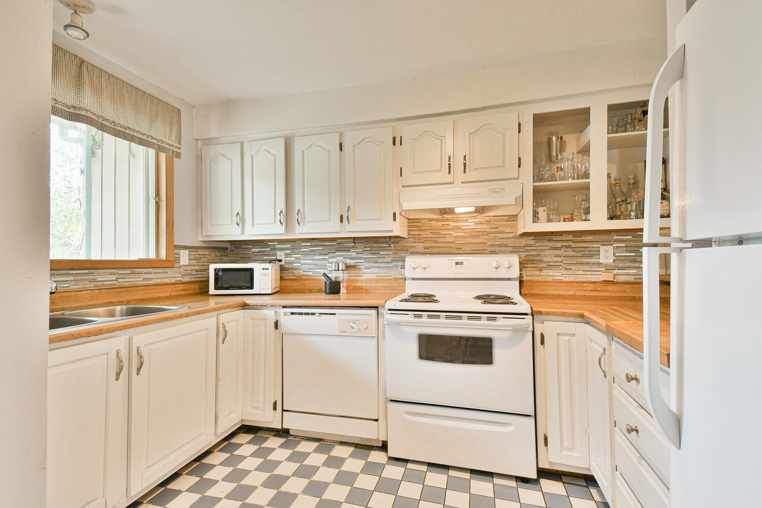 









102


Ch. Robitaille

,
Mont-Tremblant,




QC
J8E1S6

