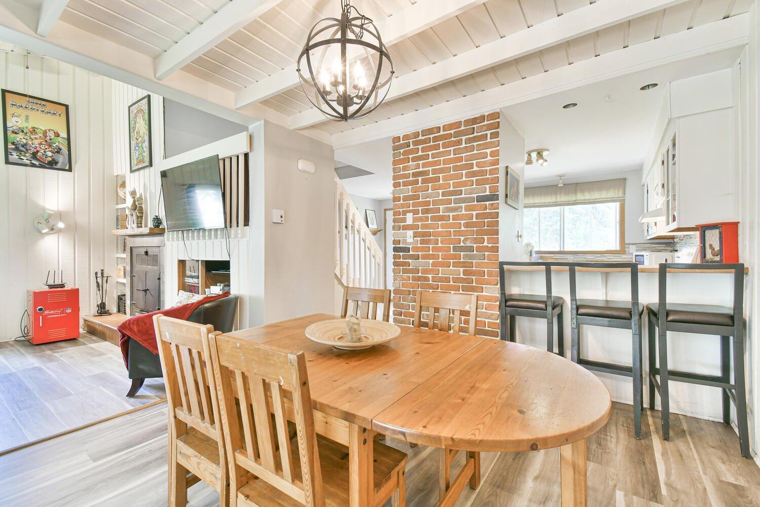 









102


Ch. Robitaille

,
Mont-Tremblant,




QC
J8E1S6

