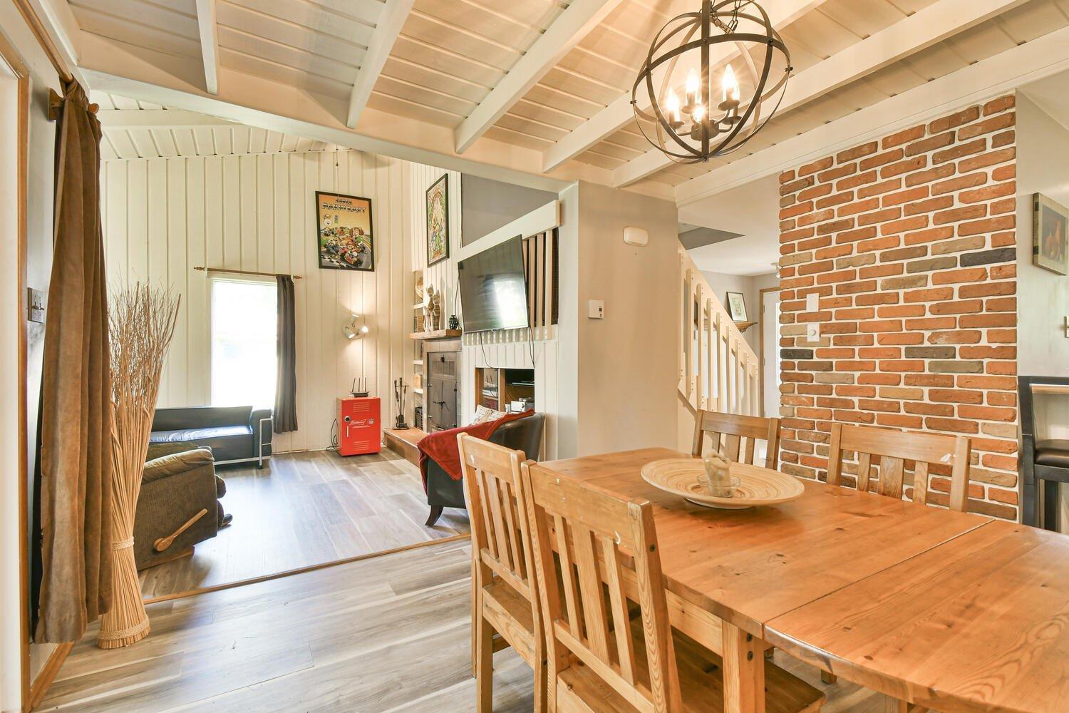









102


Ch. Robitaille

,
Mont-Tremblant,




QC
J8E1S6

