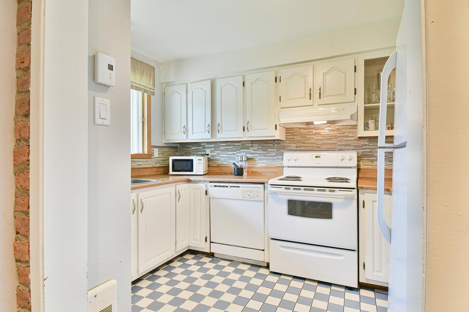 









102


Ch. Robitaille

,
Mont-Tremblant,




QC
J8E1S6


