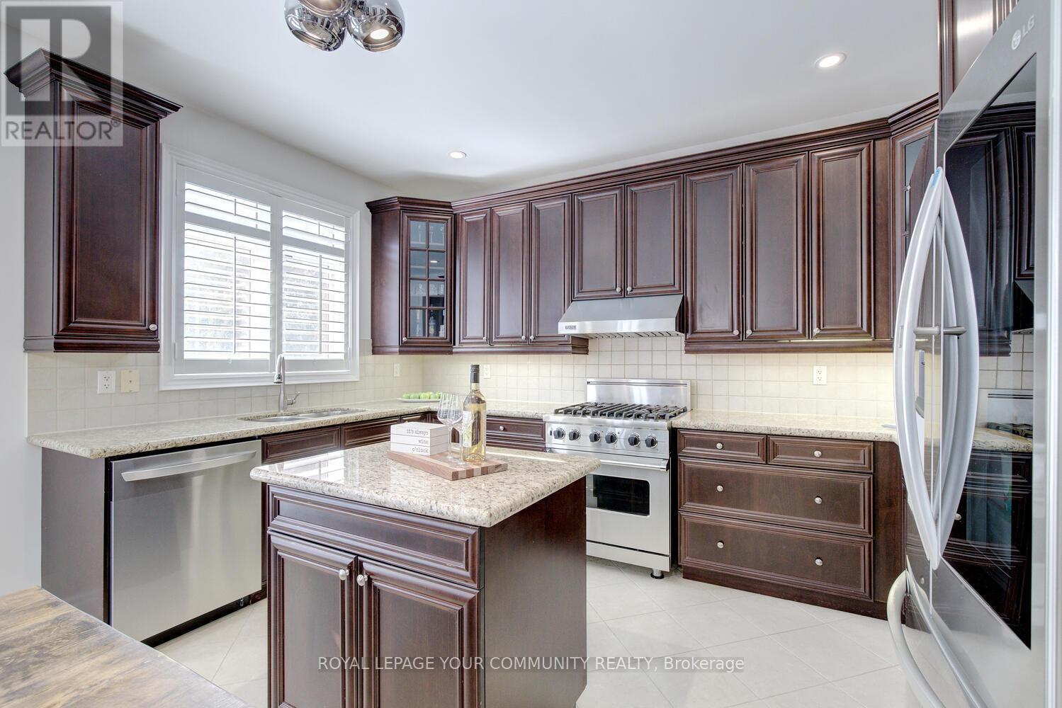 












24 ROCK ELM COURT

,
Vaughan,




Ontario
L6A4C2


