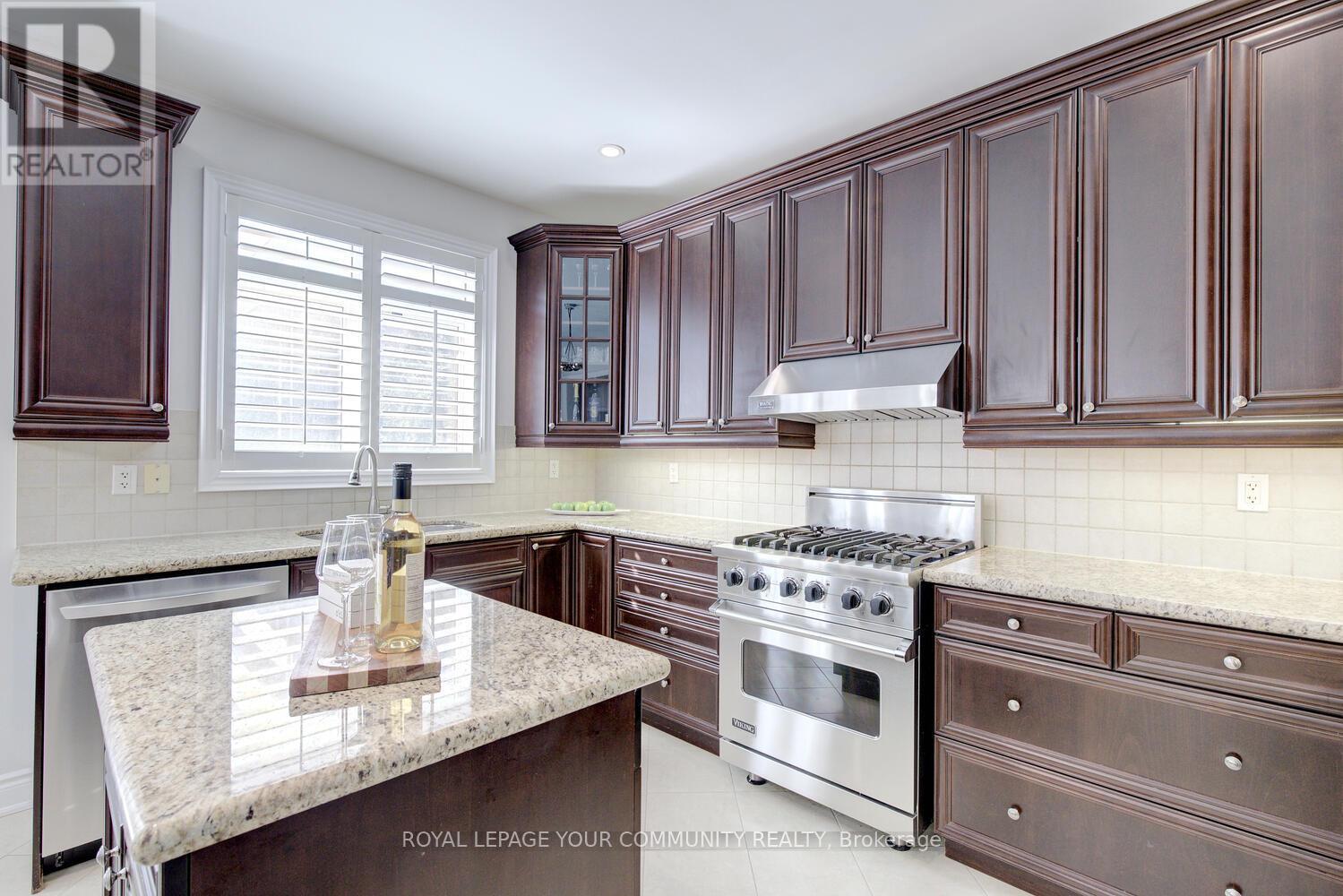 












24 ROCK ELM COURT

,
Vaughan,




Ontario
L6A4C2


