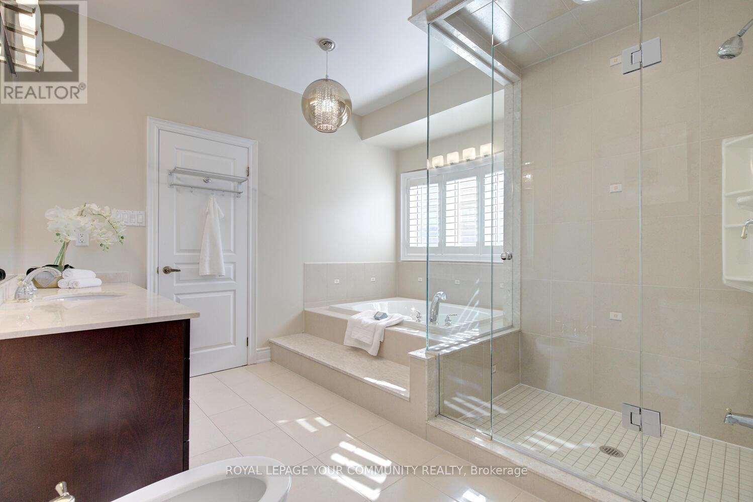 












24 ROCK ELM COURT

,
Vaughan,




Ontario
L6A4C2

