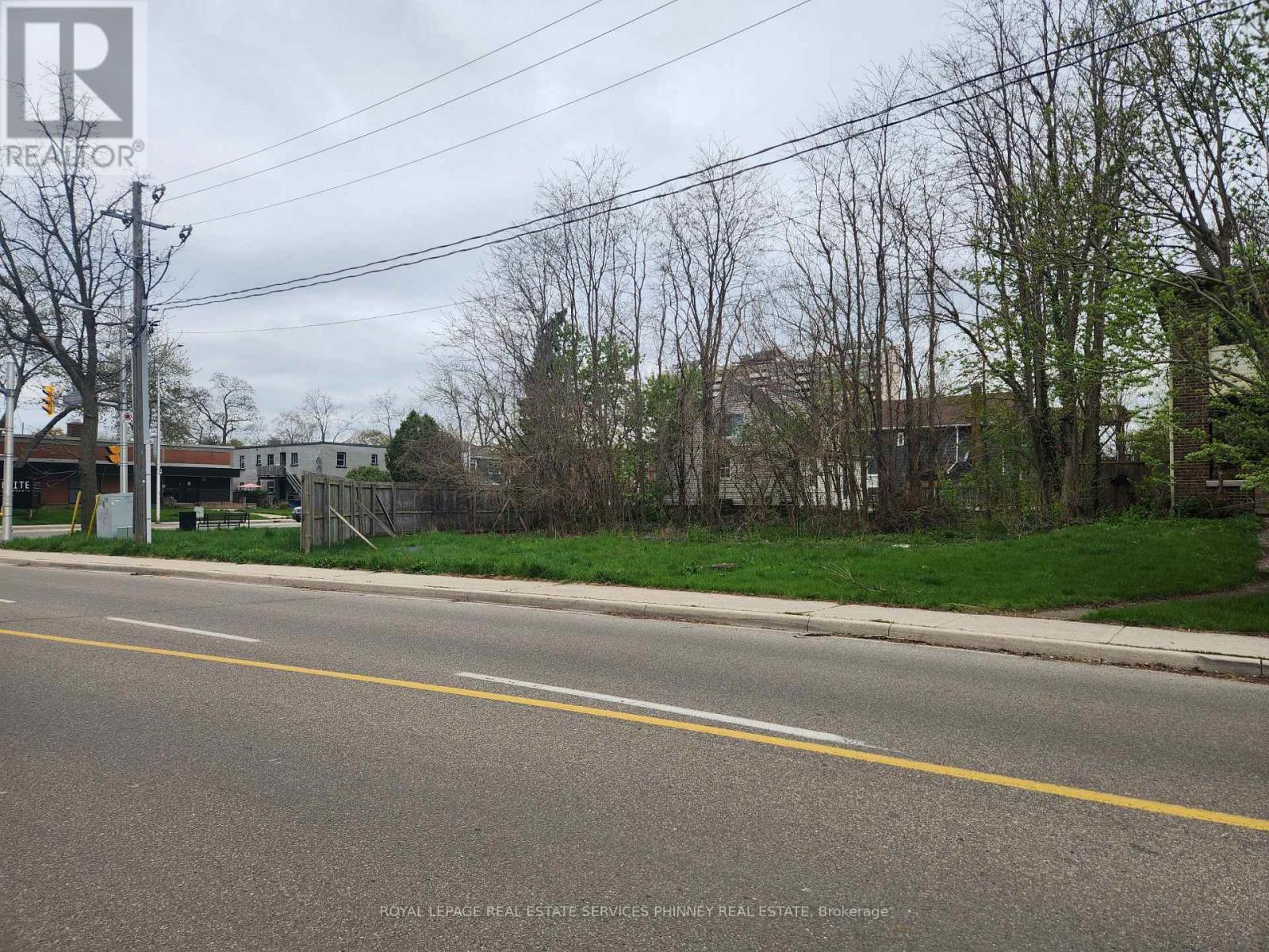 












685 BRANT STREET

,
Burlington,







Ontario
L7R2H4


