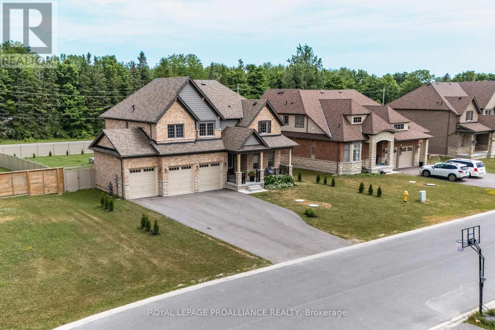 












61 SUMMER BREEZE DRIVE

,
Quinte West (Murray Ward),




Ontario
K0K1L0

