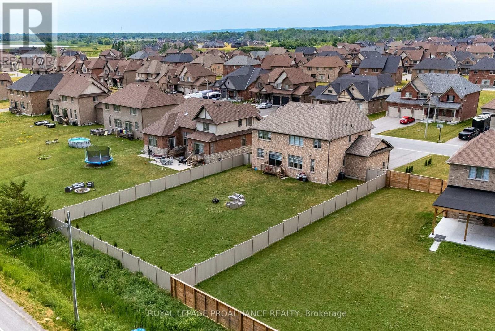 












61 SUMMER BREEZE DRIVE

,
Quinte West (Murray Ward),




Ontario
K0K1L0

