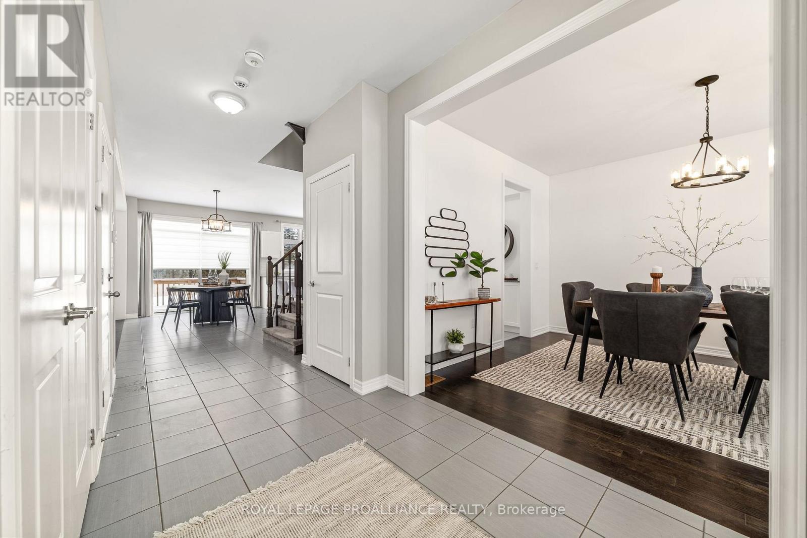 












61 SUMMER BREEZE DRIVE

,
Quinte West (Murray Ward),




Ontario
K0K1L0


