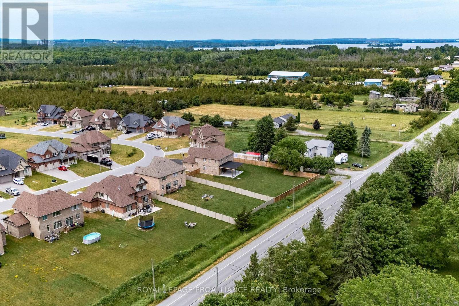 












61 SUMMER BREEZE DRIVE

,
Quinte West (Murray Ward),




Ontario
K0K1L0

