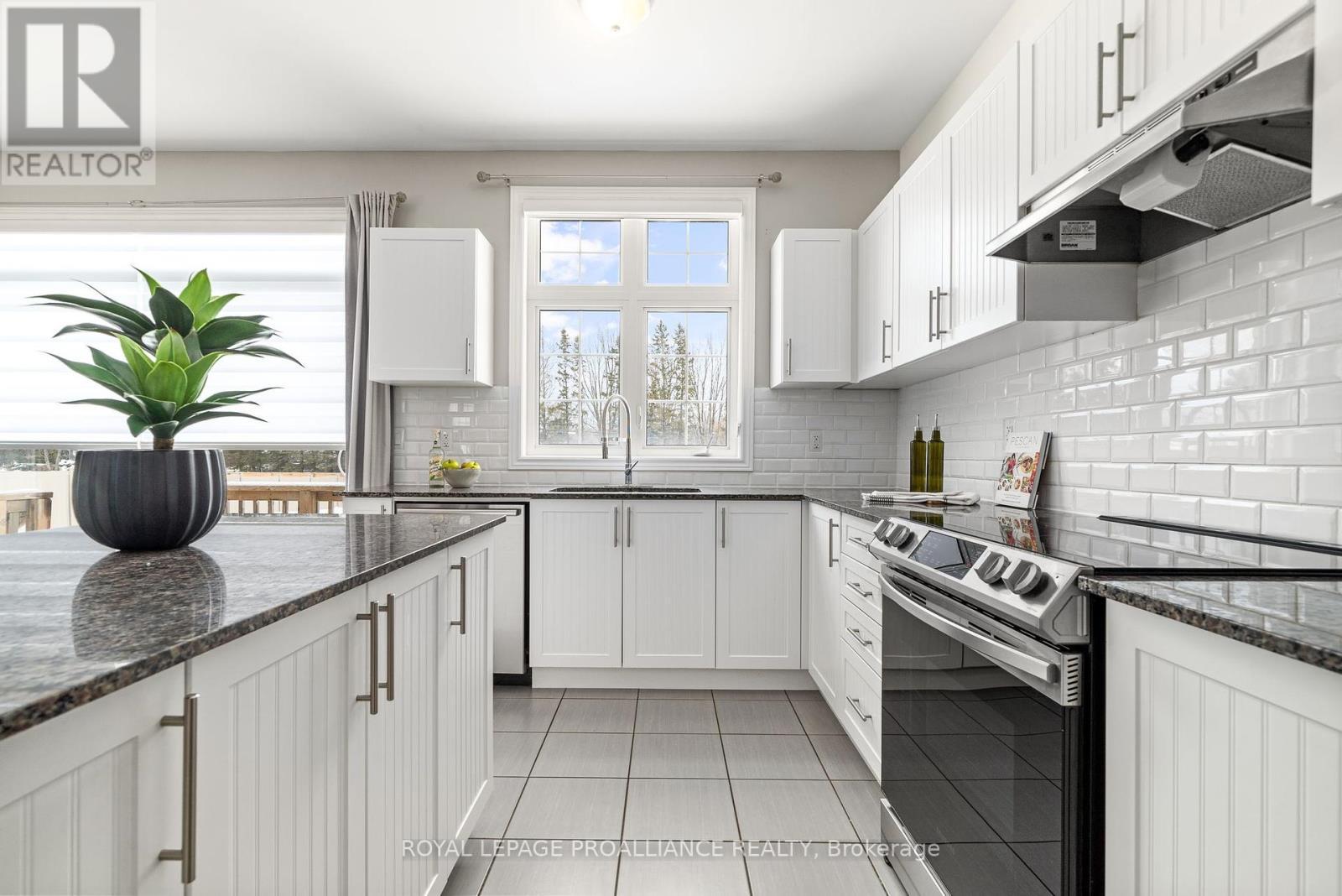 












61 SUMMER BREEZE DRIVE

,
Quinte West (Murray Ward),




Ontario
K0K1L0

