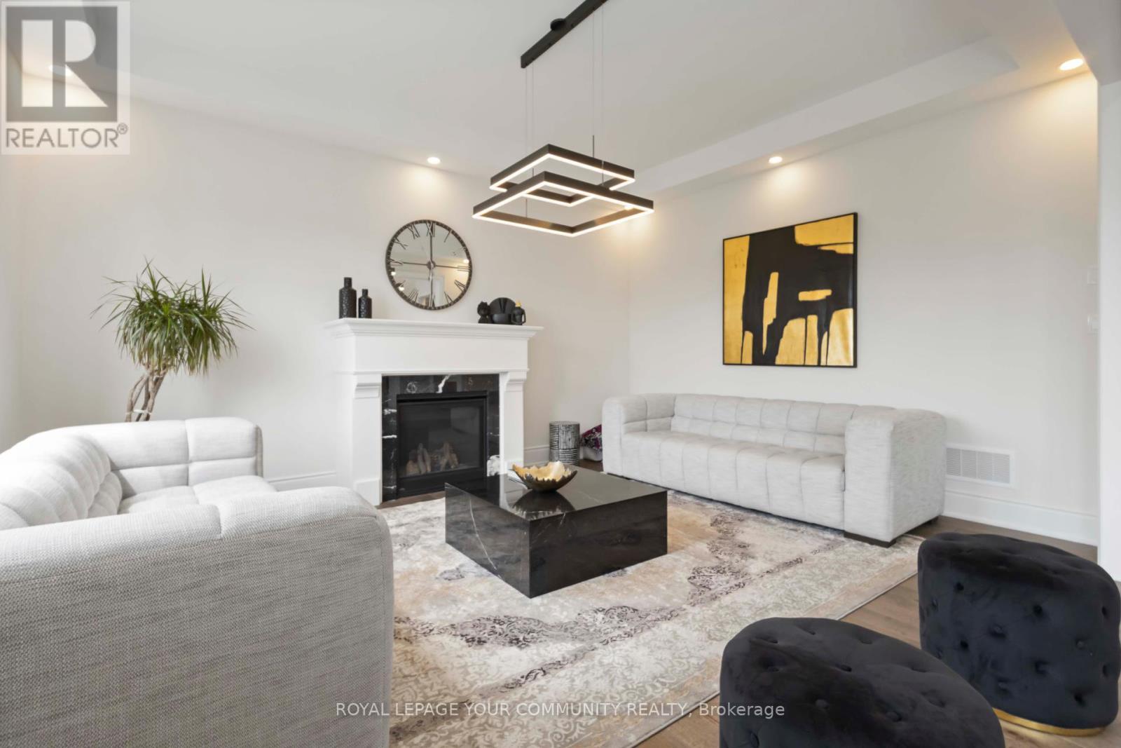 












302 BOUNDARY BOULEVARD

,
Whitchurch-Stouffville,




Ontario
L4A5E2

