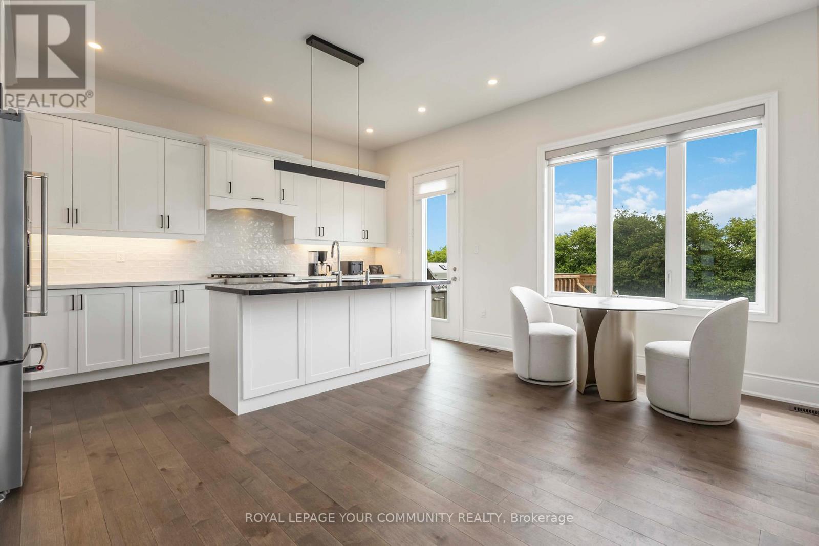 












302 BOUNDARY BOULEVARD

,
Whitchurch-Stouffville,




Ontario
L4A5E2

