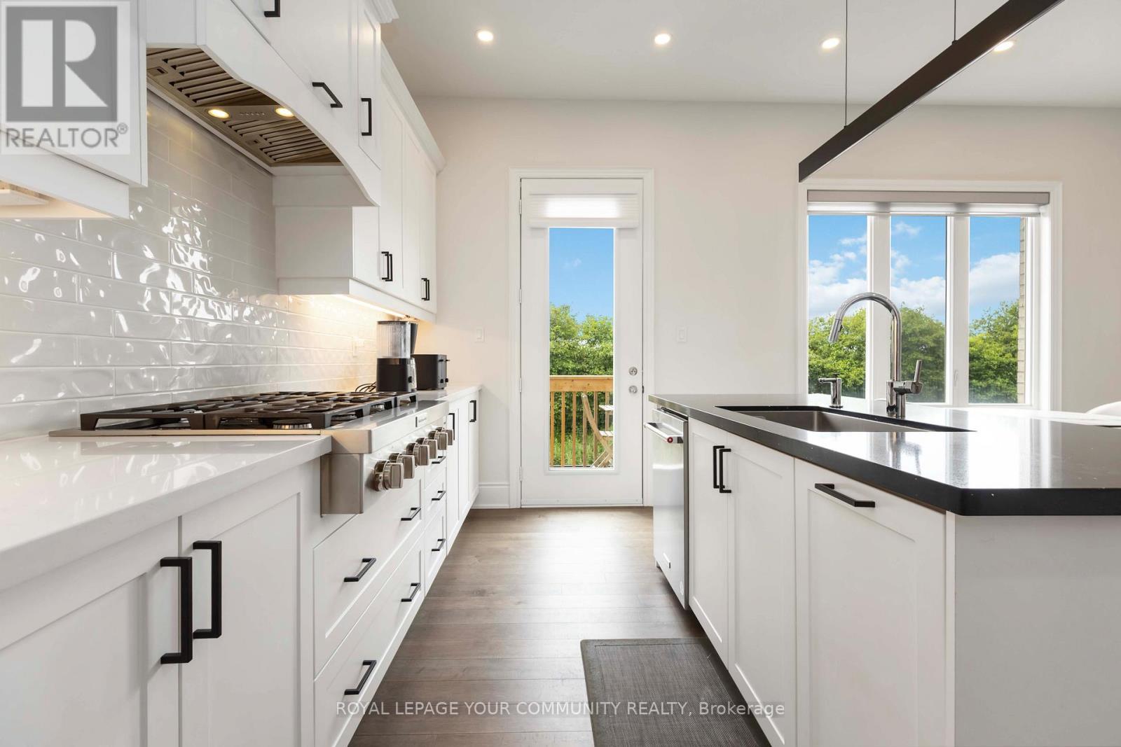 












302 BOUNDARY BOULEVARD

,
Whitchurch-Stouffville,




Ontario
L4A5E2

