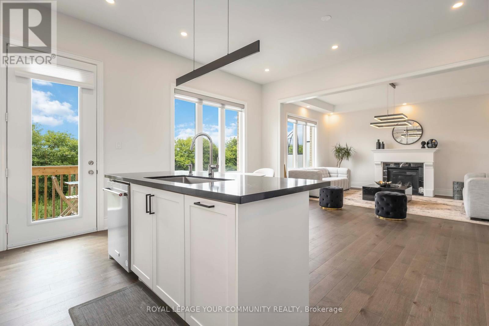 












302 BOUNDARY BOULEVARD

,
Whitchurch-Stouffville,




Ontario
L4A5E2

