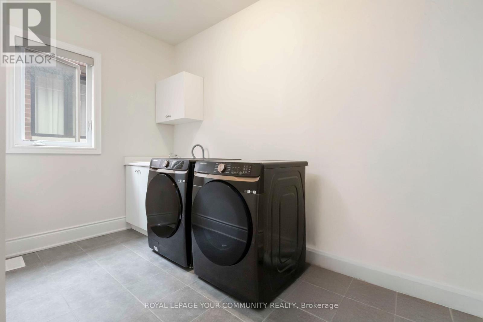 












302 BOUNDARY BOULEVARD

,
Whitchurch-Stouffville,




Ontario
L4A5E2

