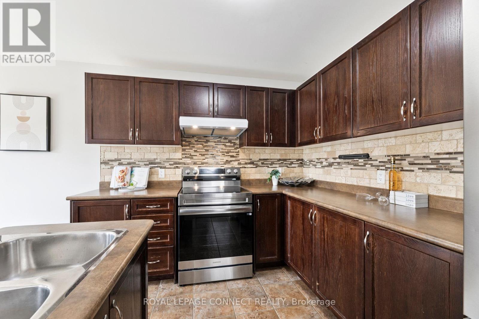 












7 PURPLE DUSK DRIVE

,
Kawartha Lakes,




Ontario
K9V0B2

