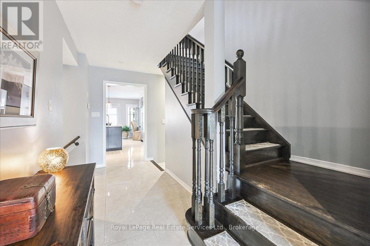 












50 MCKNIGHT AVENUE

,
Hamilton (Waterdown),




Ontario
L0R2M0

