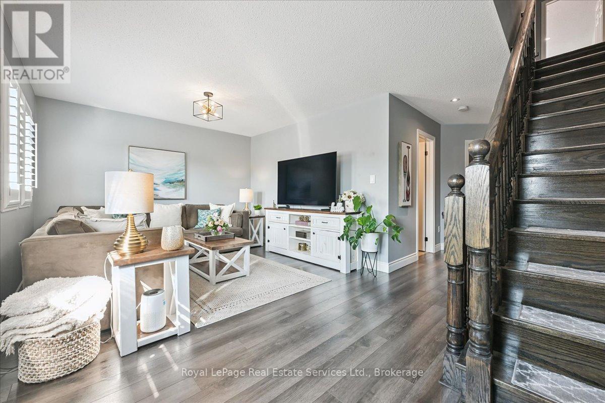 












50 MCKNIGHT AVENUE

,
Hamilton (Waterdown),




Ontario
L0R2M0

