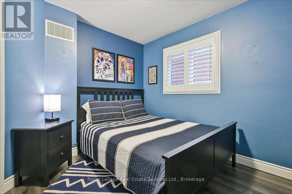 












50 MCKNIGHT AVENUE

,
Hamilton (Waterdown),




Ontario
L0R2M0

