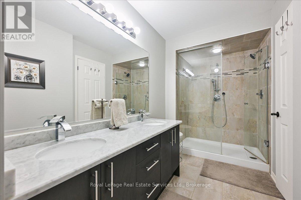 












50 MCKNIGHT AVENUE

,
Hamilton (Waterdown),




Ontario
L0R2M0

