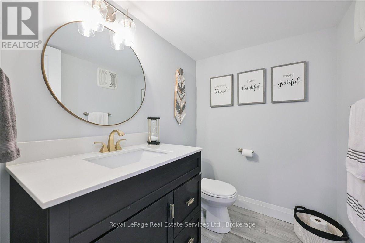 












50 MCKNIGHT AVENUE

,
Hamilton (Waterdown),




Ontario
L0R2M0

