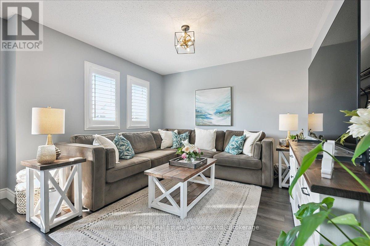 












50 MCKNIGHT AVENUE

,
Hamilton (Waterdown),




Ontario
L0R2M0

