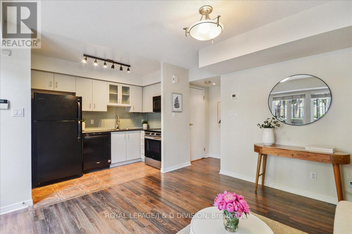 












402 - 34 WESTERN BATTERY ROAD

,
Toronto,




Ontario
M6K3N9

