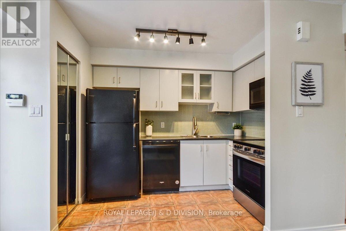












402 - 34 WESTERN BATTERY ROAD

,
Toronto,




Ontario
M6K3N9

