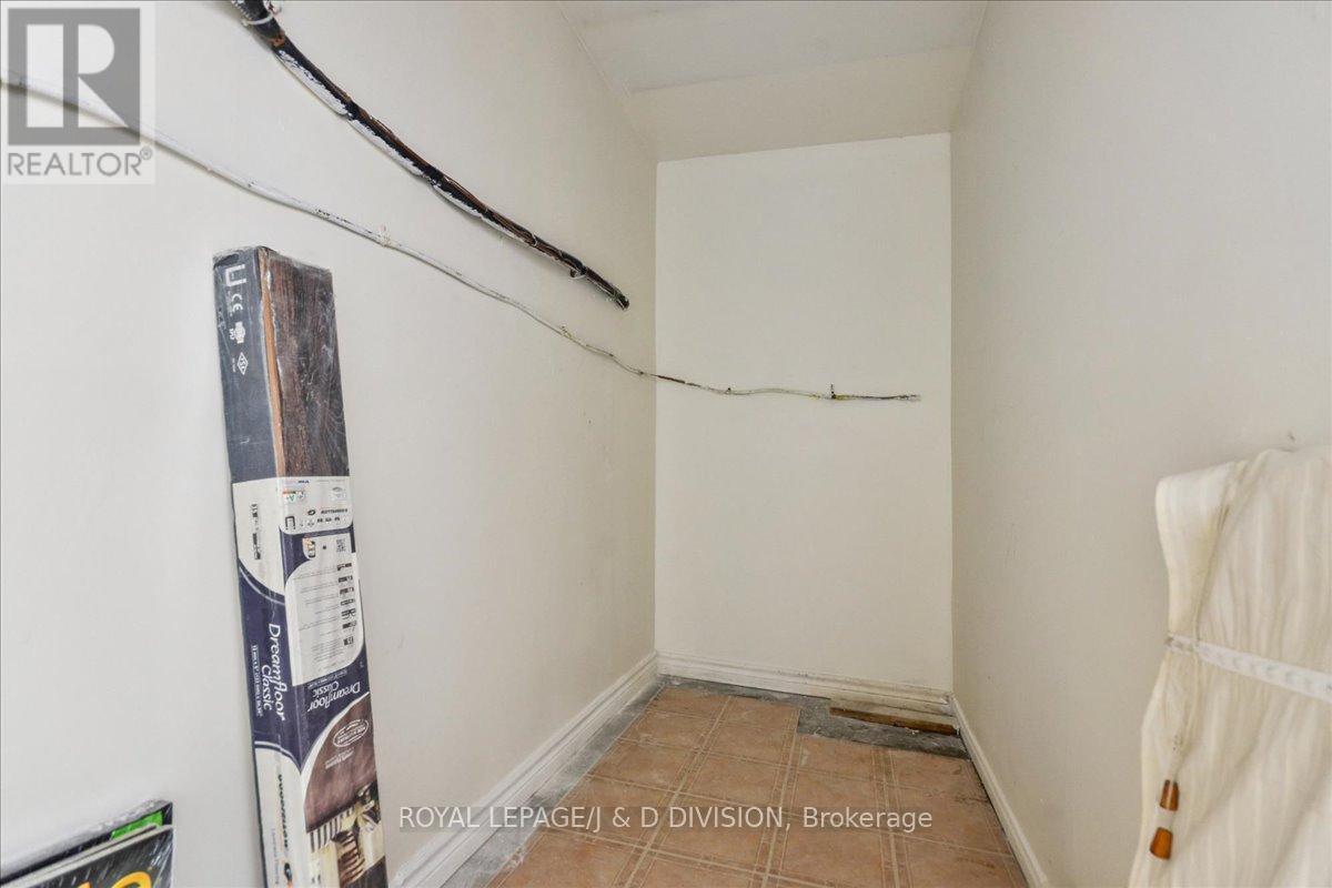 












402 - 34 WESTERN BATTERY ROAD

,
Toronto,




Ontario
M6K3N9

