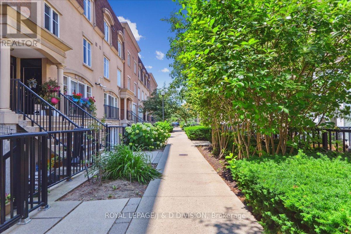 












402 - 34 WESTERN BATTERY ROAD

,
Toronto,




Ontario
M6K3N9

