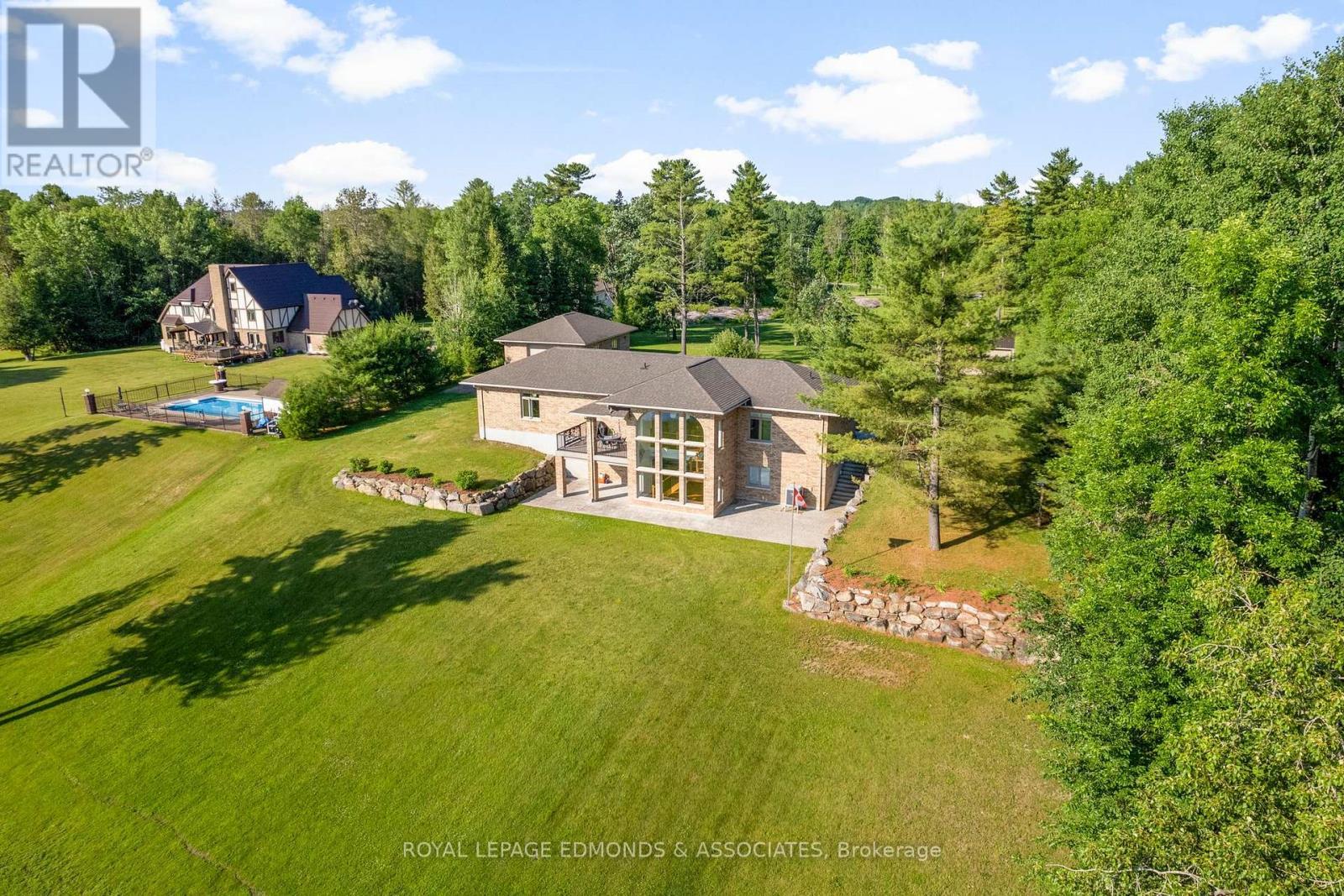 












393 HAZLEY BAY DRIVE

,
Laurentian Valley,




Ontario
K8A6W2

