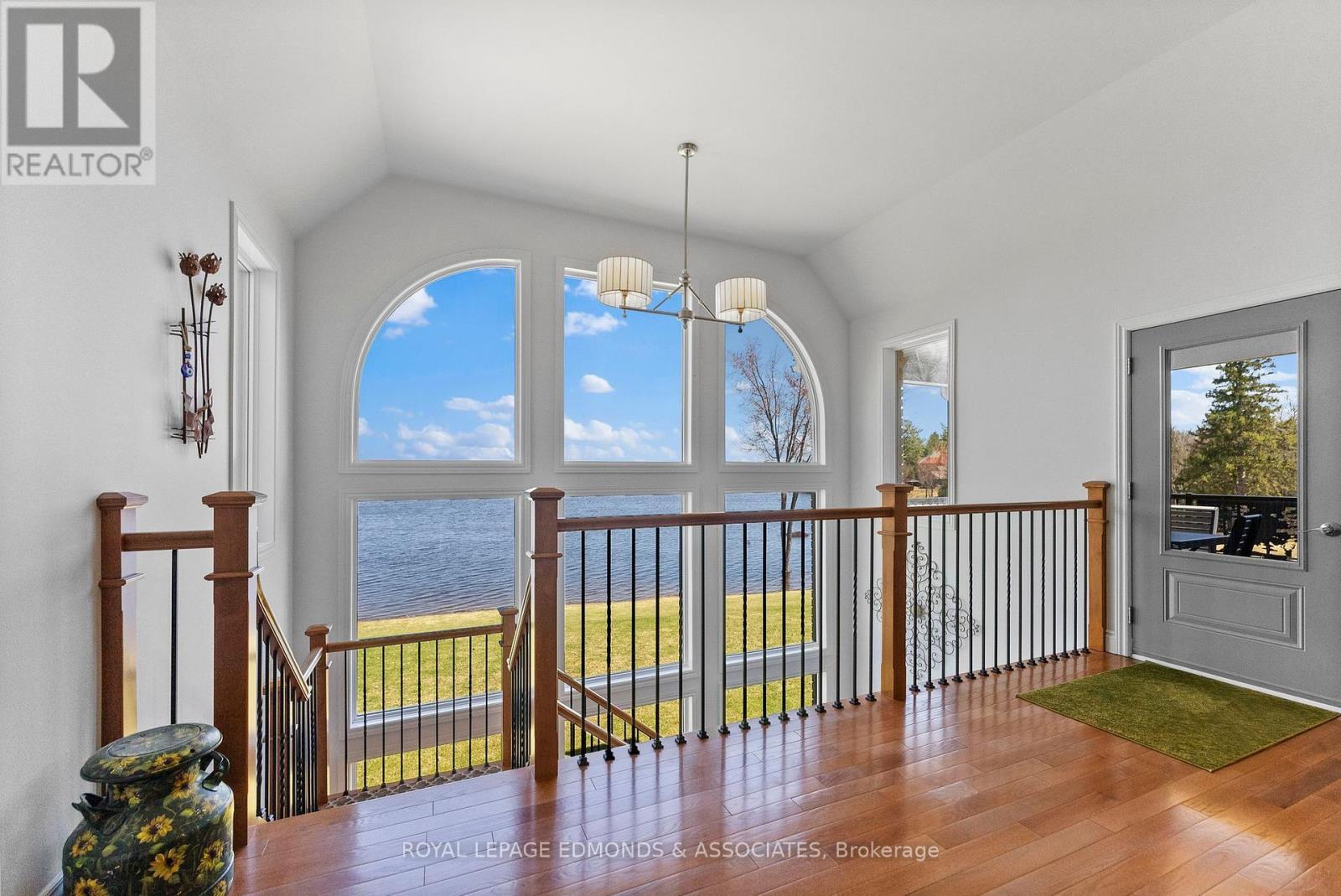












393 HAZLEY BAY DRIVE

,
Laurentian Valley,




Ontario
K8A6W2

