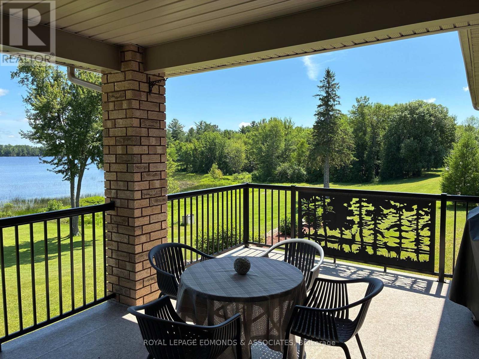 












393 HAZLEY BAY DRIVE

,
Laurentian Valley,




Ontario
K8A6W2

