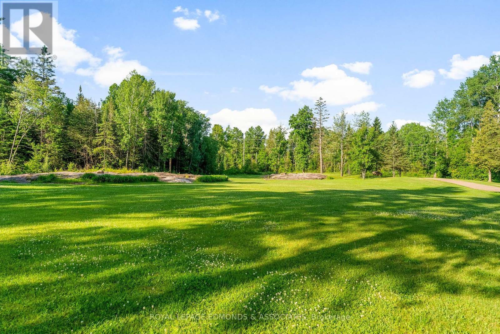 












393 HAZLEY BAY DRIVE

,
Laurentian Valley,




Ontario
K8A6W2

