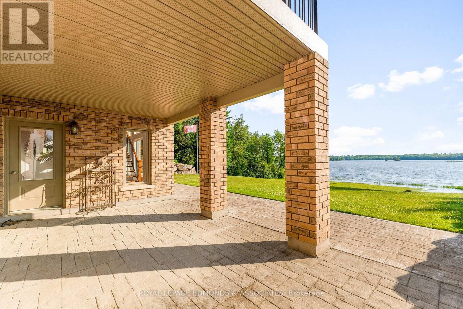 












393 HAZLEY BAY DRIVE

,
Laurentian Valley,




Ontario
K8A6W2

