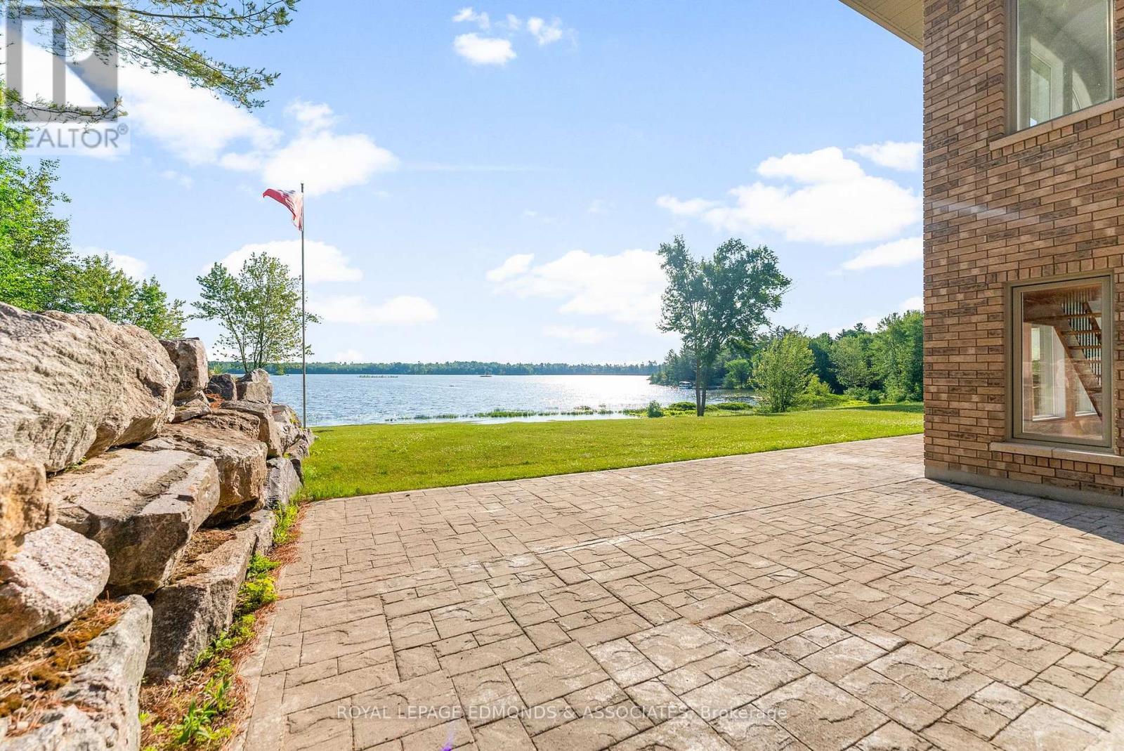 












393 HAZLEY BAY DRIVE

,
Laurentian Valley,




Ontario
K8A6W2

