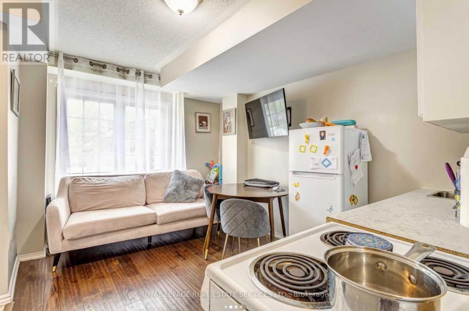 












2 - 93 WESTON ROAD

,
Toronto,




Ontario
M6N5H4

