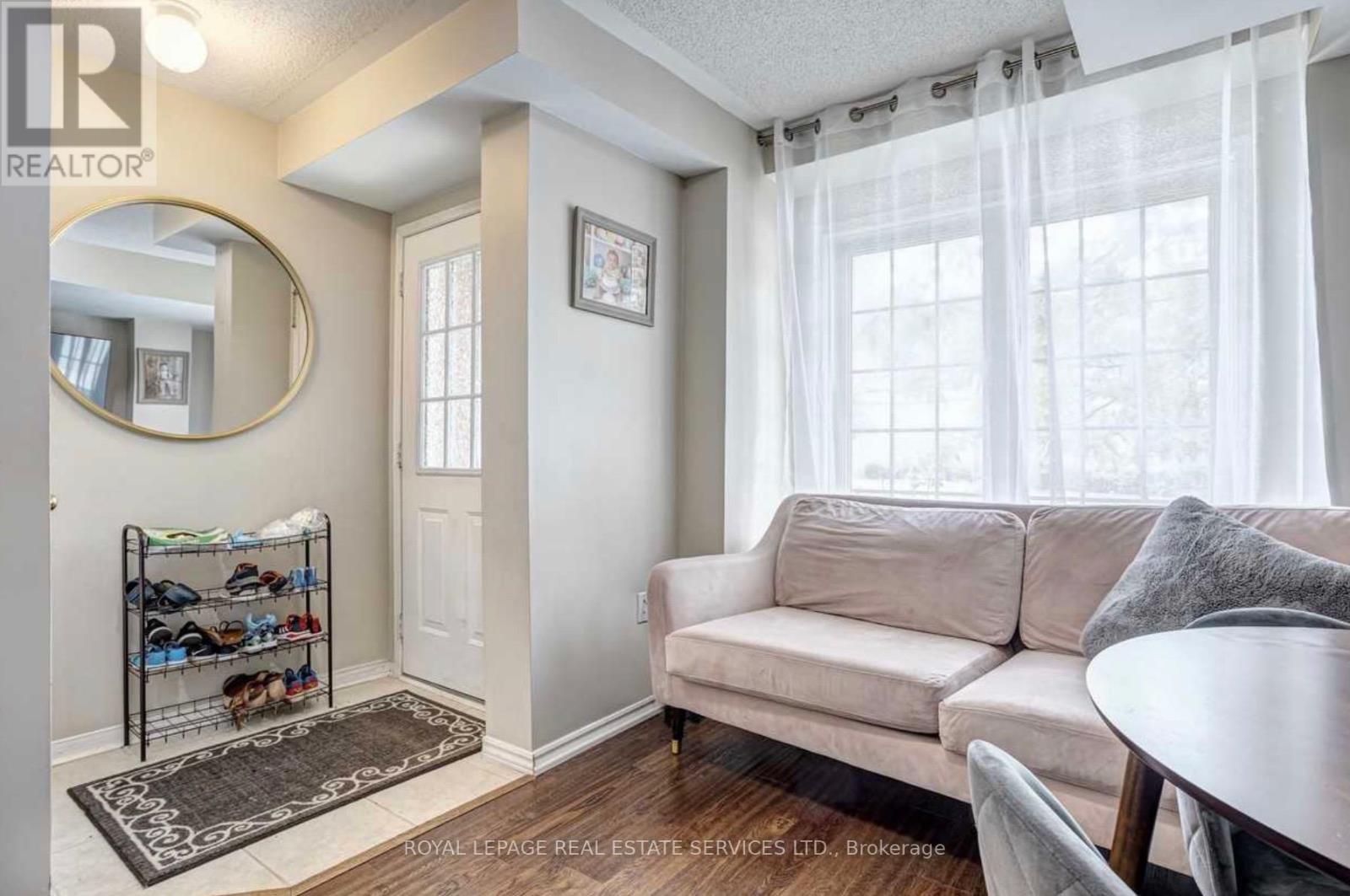 












2 - 93 WESTON ROAD

,
Toronto,




Ontario
M6N5H4

