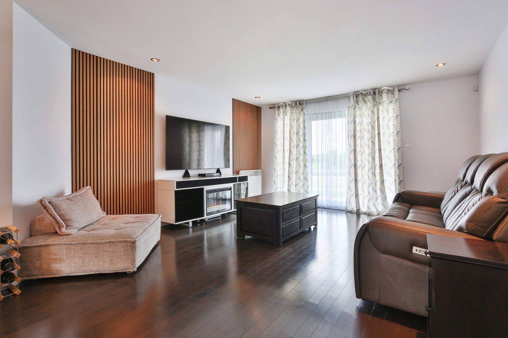 









814


Rue Champlain

,
Saint-Jean-sur-Richelieu,




QC
J3A1B9

