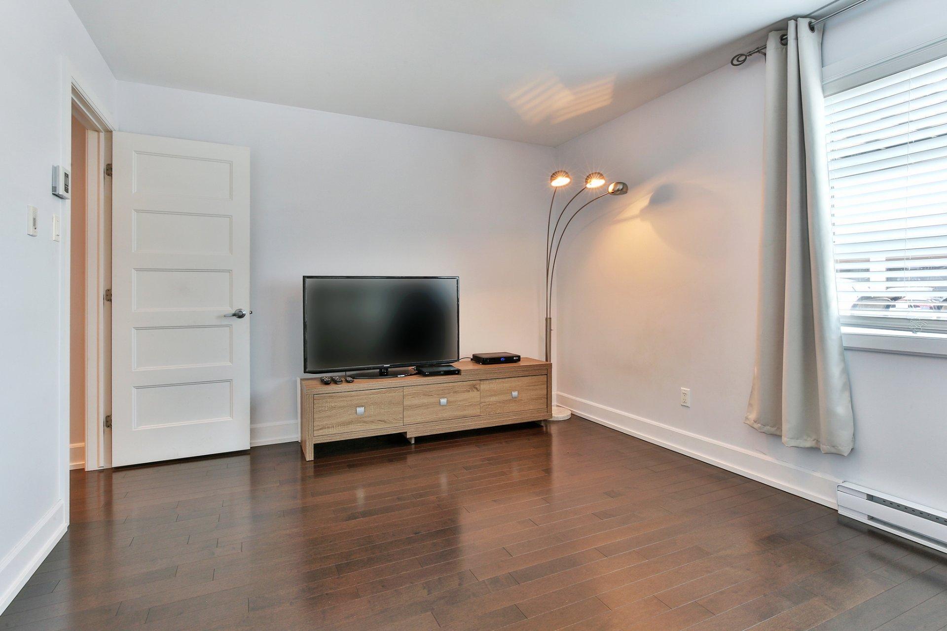 









814


Rue Champlain

,
Saint-Jean-sur-Richelieu,




QC
J3A1B9

