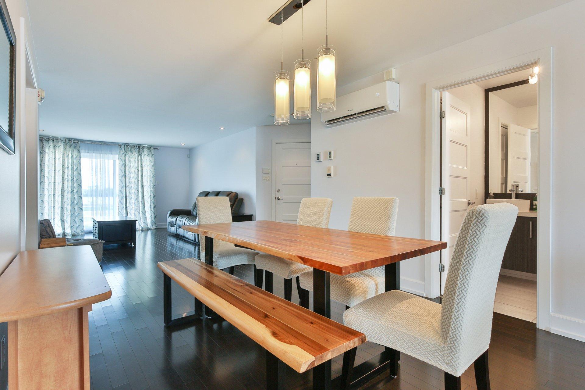 









814


Rue Champlain

,
Saint-Jean-sur-Richelieu,




QC
J3A1B9

