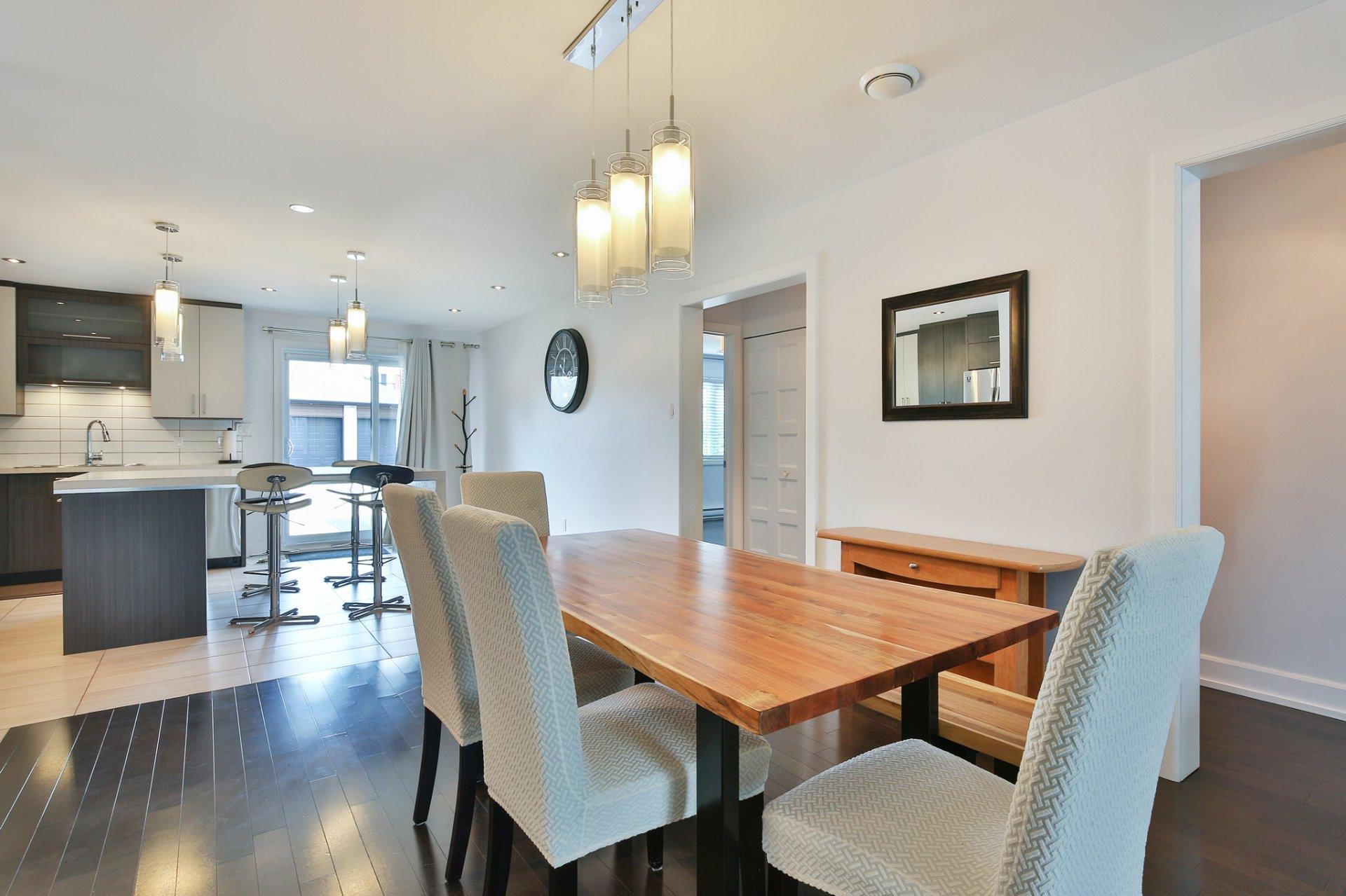 









814


Rue Champlain

,
Saint-Jean-sur-Richelieu,




QC
J3A1B9

