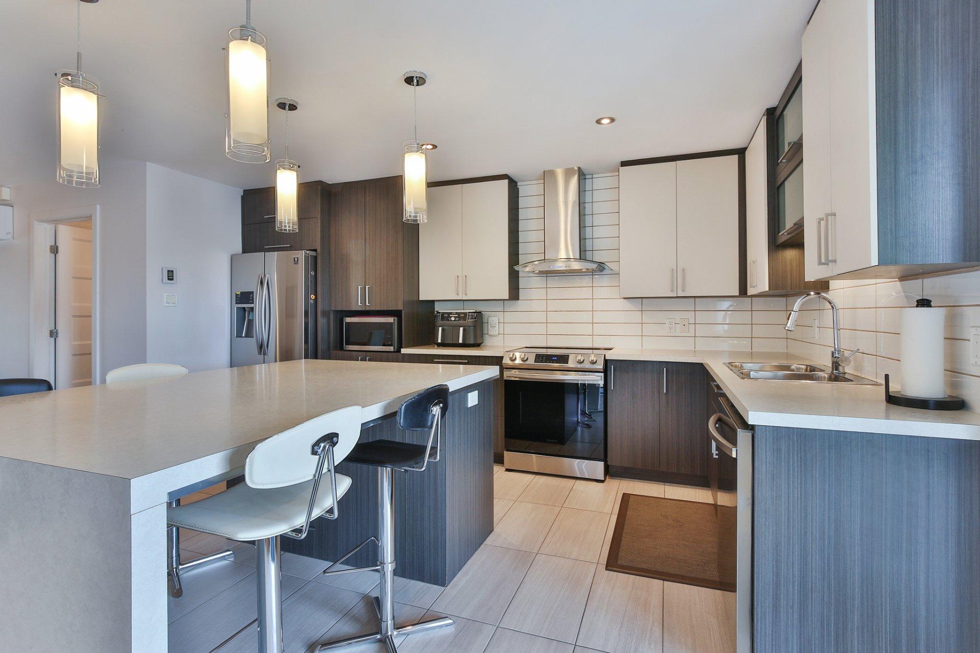 









814


Rue Champlain

,
Saint-Jean-sur-Richelieu,




QC
J3A1B9

