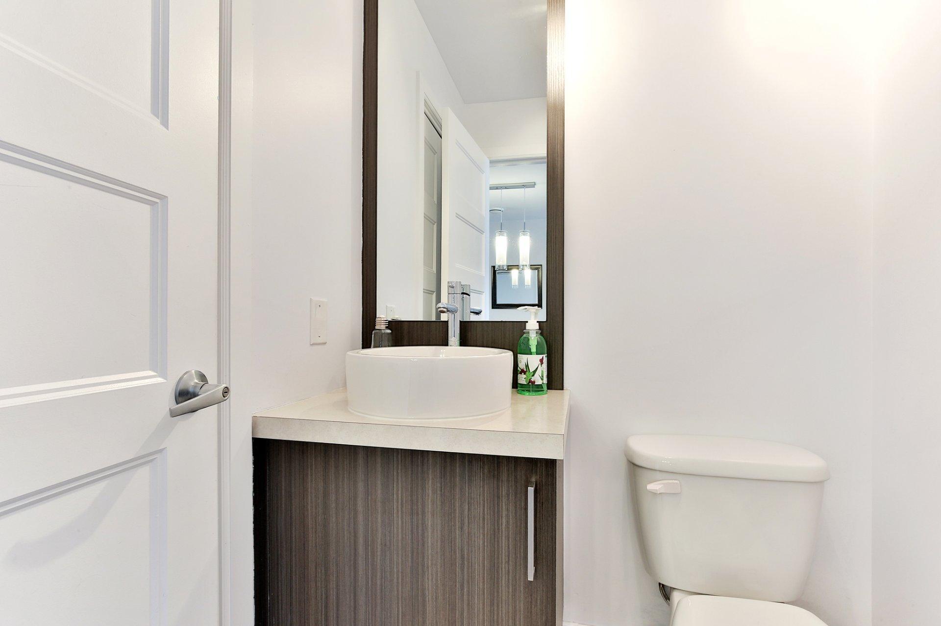 









814


Rue Champlain

,
Saint-Jean-sur-Richelieu,




QC
J3A1B9

