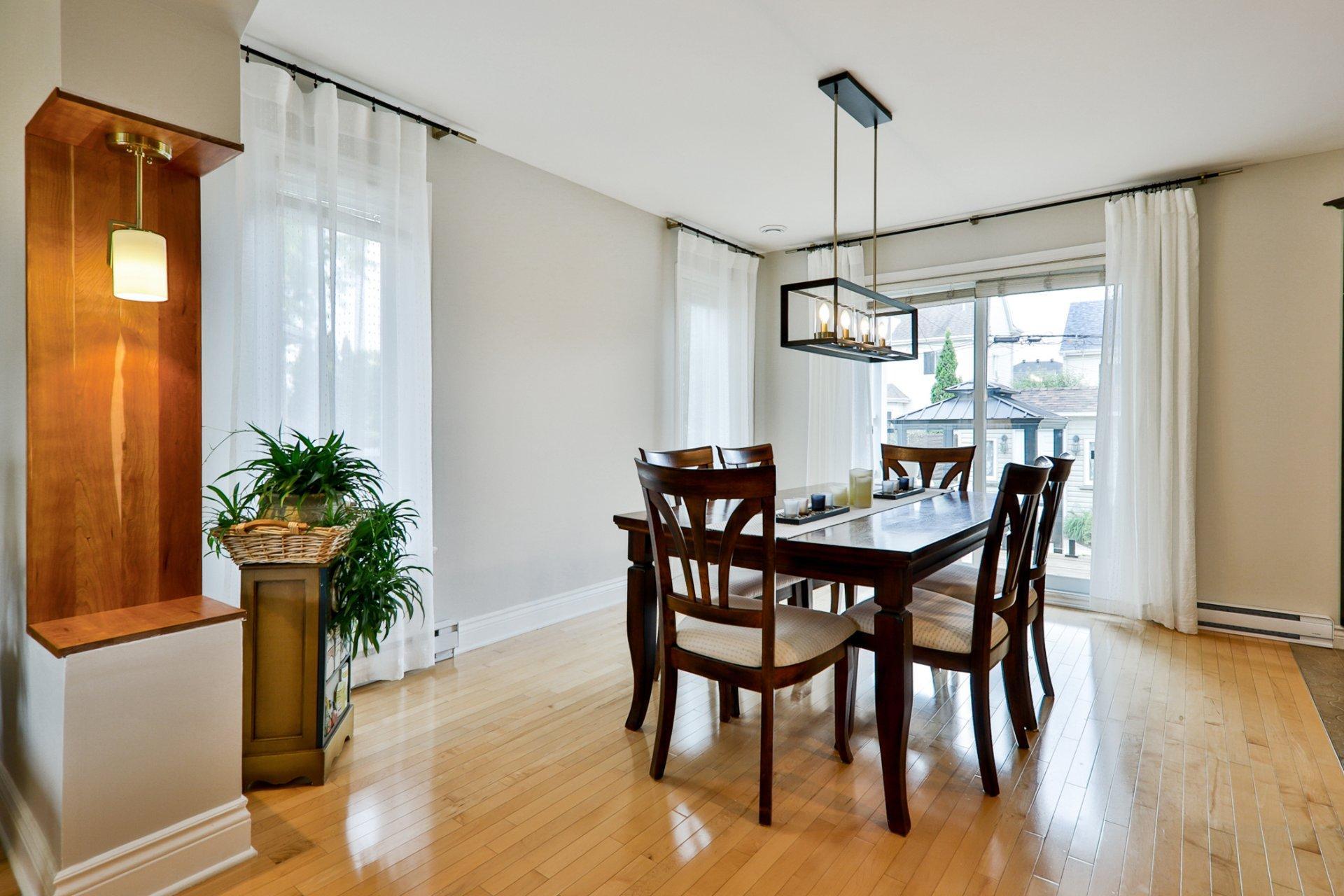









3014


Rue du Versant

,
Sainte-Marthe-sur-le-Lac,




QC
J0N1P0

