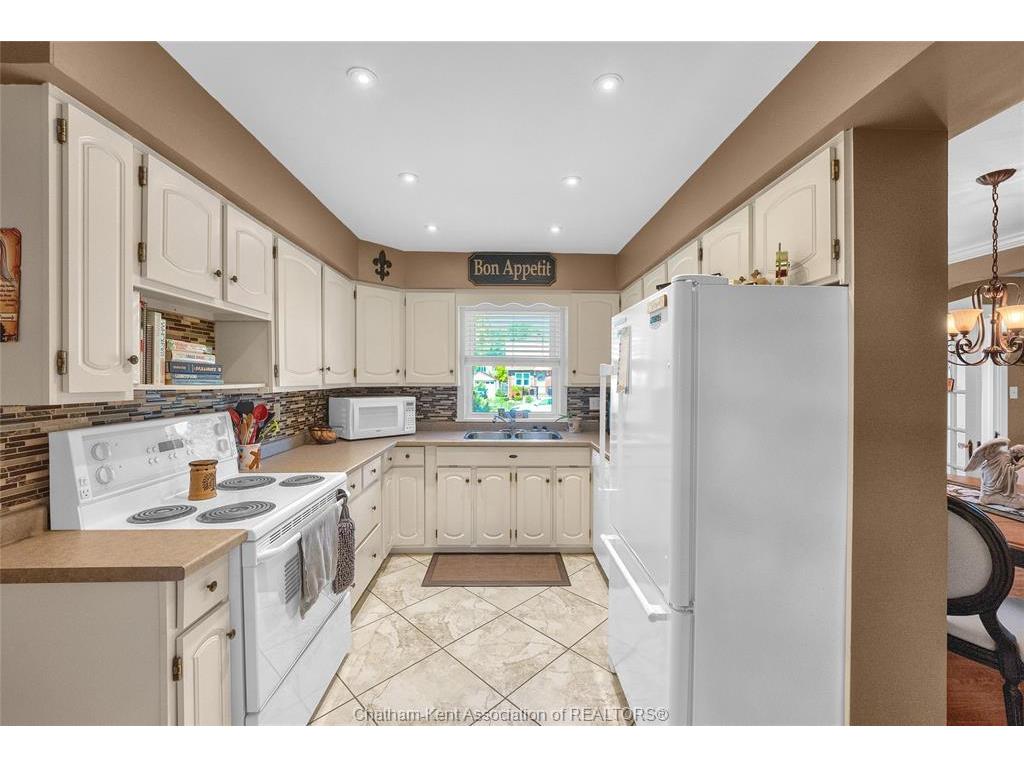 









74


Phyllis

Avenue,
Chatham,




ON
N7M 3C3

