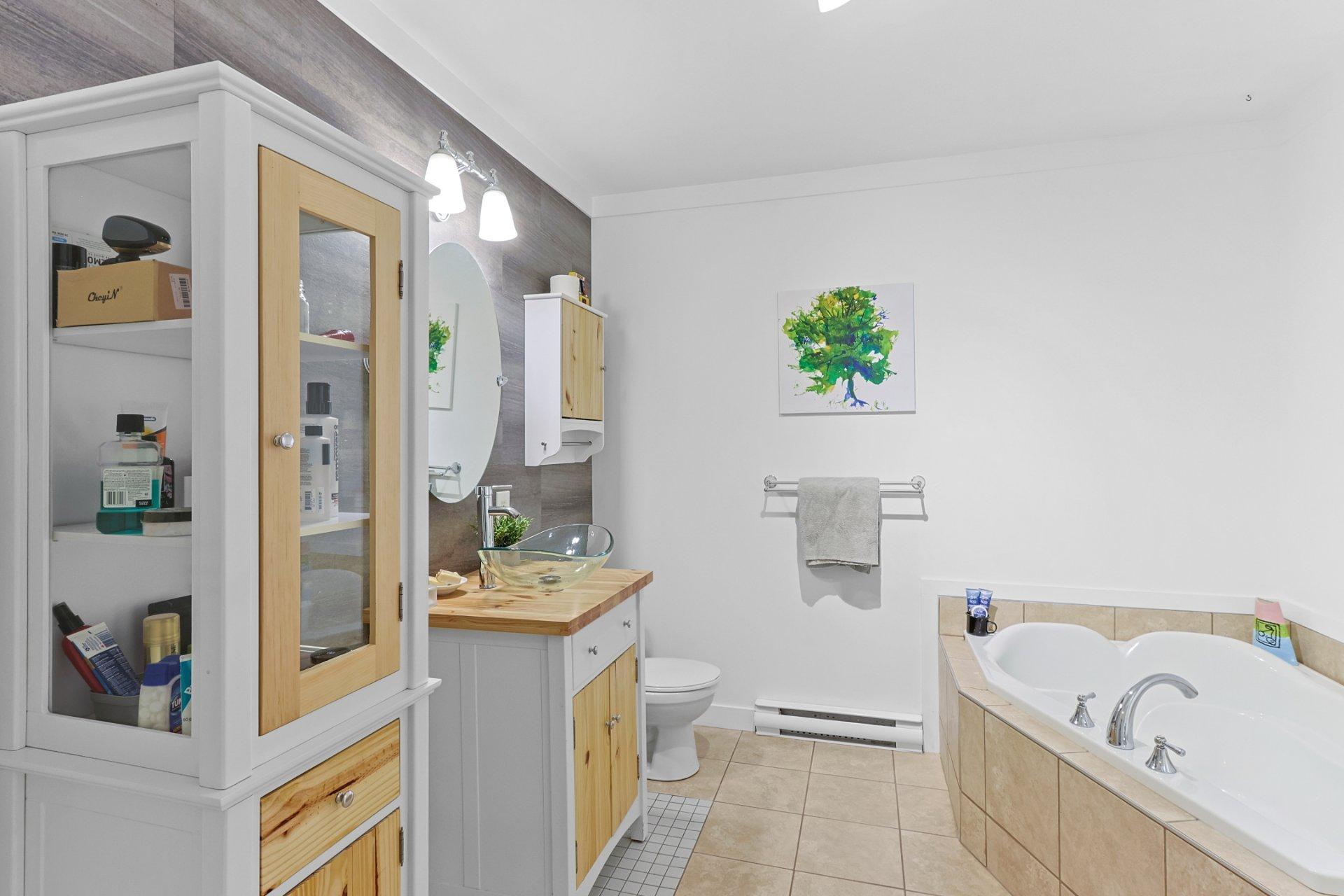 









585


Rue Robidoux

, 101,
Marieville,




QC
J3M0B1

