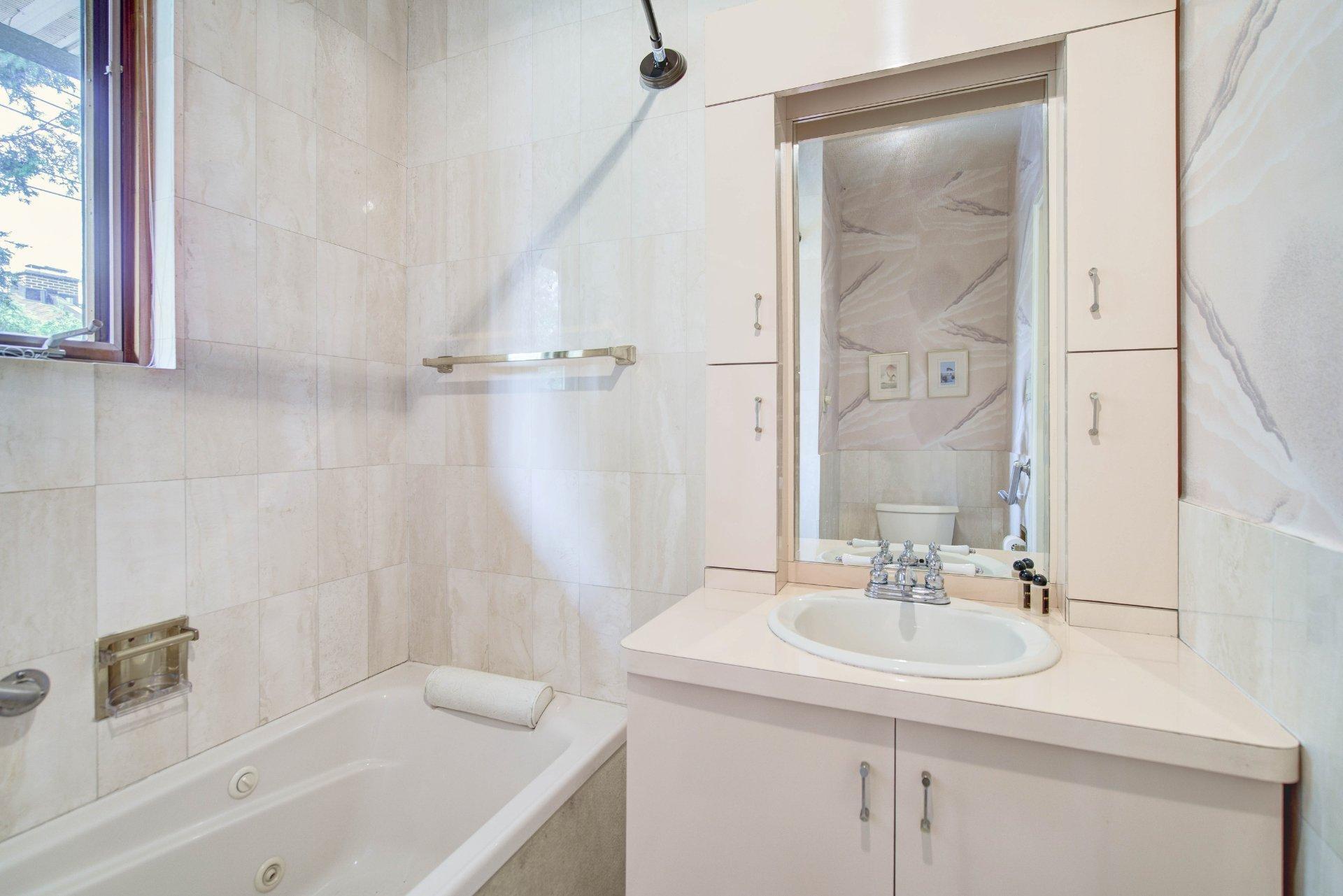 









4204


Rue Des Groseilliers

,
Montréal (Mercier/Hochelaga-Maisonneuve),




QC
H1M1V2

