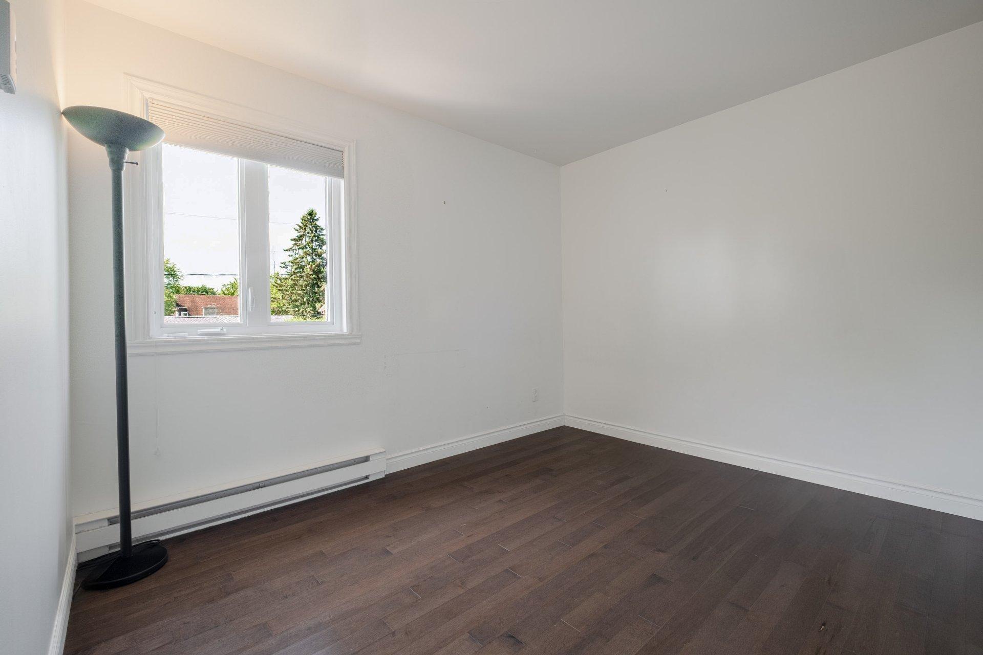 









2216


Rue Prospect

,
Sherbrooke (Les Nations),




QC
J1L1A2

